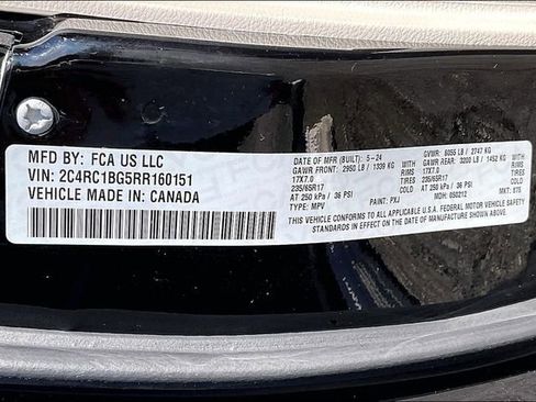 Used 2024 Chrysler Pacifica Touring-L image 14