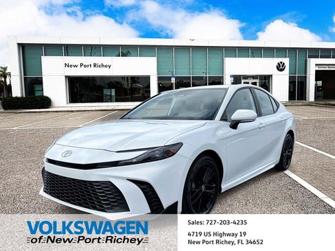 Used 2025 Toyota Camry SE w/ Multimedia Upgrade Package FWD image 1