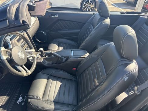 Used 2010 Ford Mustang GT image 10