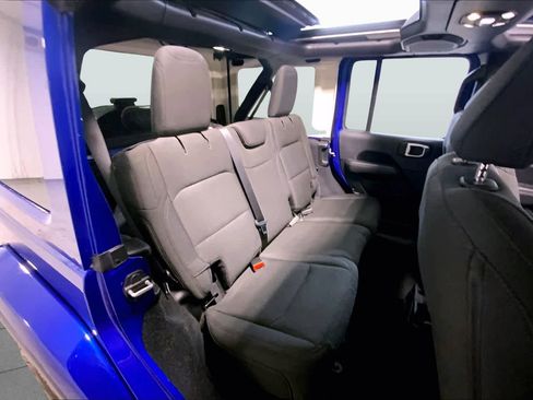 Used 2019 Jeep Wrangler Unlimited Sahara w/ Safety Group AWD/4WD image 19