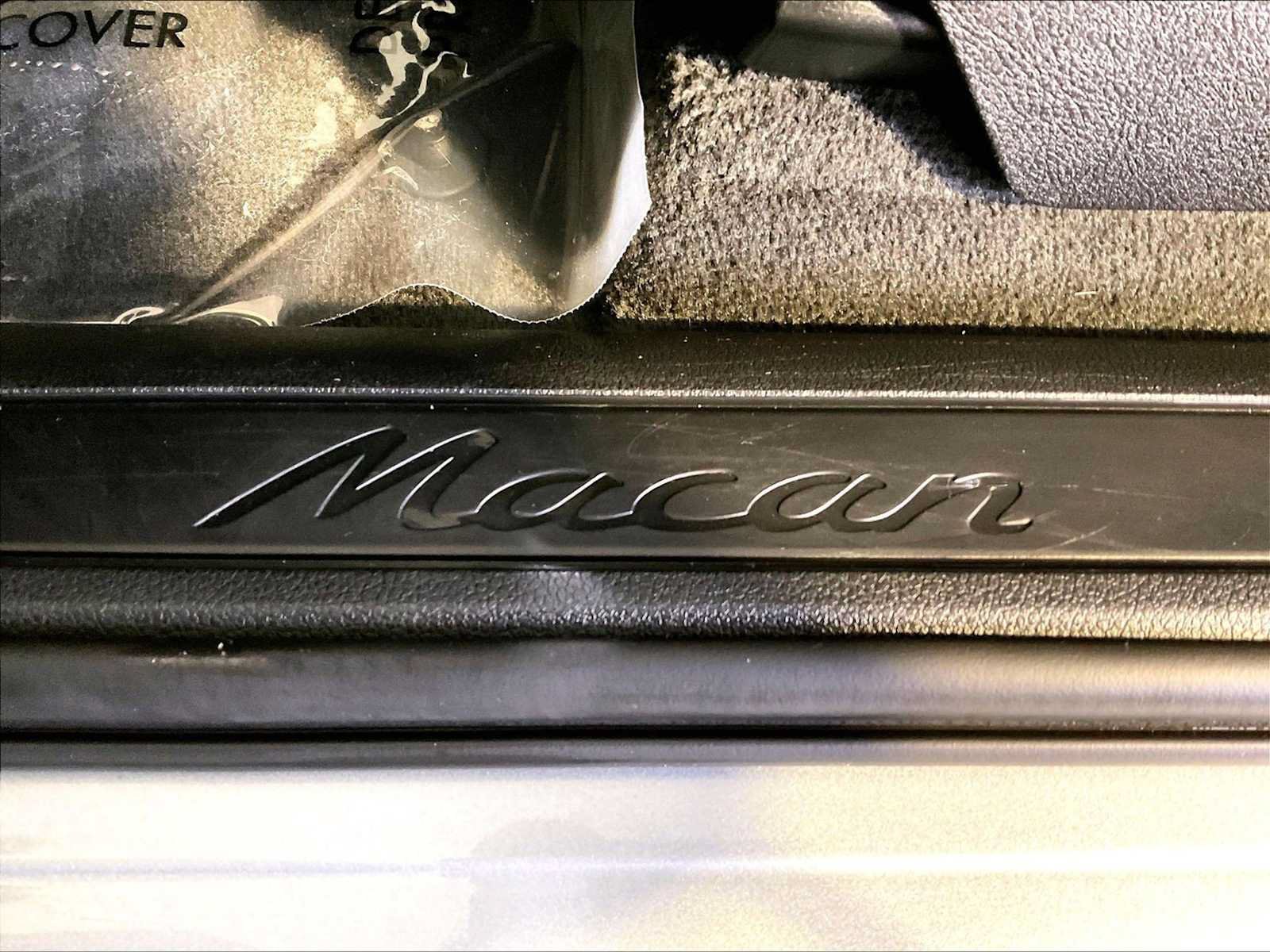Certified 2023 Porsche Macan AWD/4WD image 19