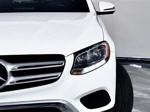 Used 2019 Mercedes-Benz GLC 300 4MATIC w/ Premium Package image 6