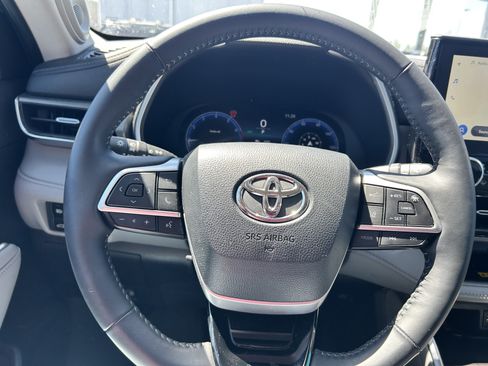 Used 2023 Toyota Highlander Limited AWD/4WD image 17