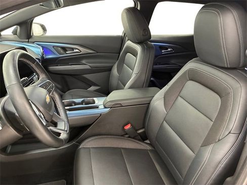 Used 2025 Chevrolet Equinox EV LT w/ Convenience Package image 12