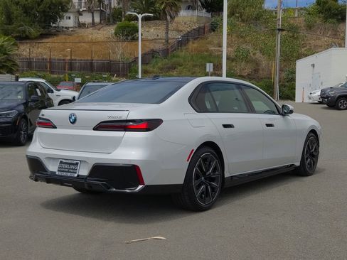New 2026 BMW 750e xDrive AWD/4WD image 18