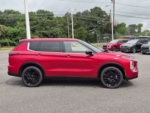 New 2026 Mitsubishi Outlander LE FWD image 2