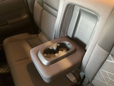 Used 2025 Nissan Frontier SV image 27