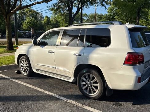 Used 2011 Lexus LX 570 4WD w/ Luxury Pkg image 3