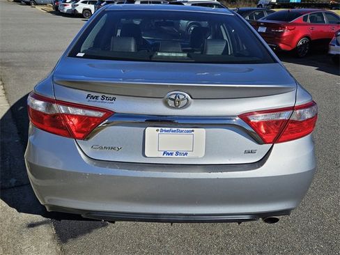 Used 2015 Toyota Camry LE image 10