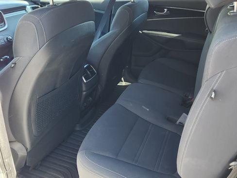 Used 2017 Kia Sorento LX AWD/4WD image 14