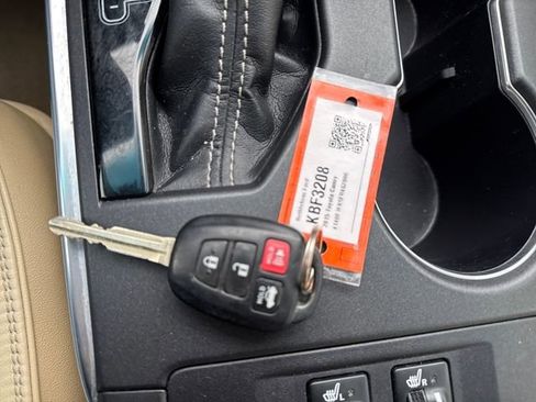 Used 2015 Toyota Camry XLE image 27