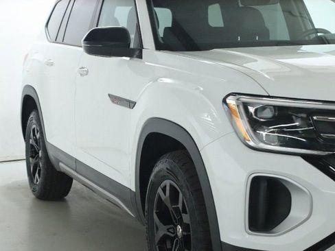 Used 2025 Volkswagen Atlas Peak Edition SE image 8
