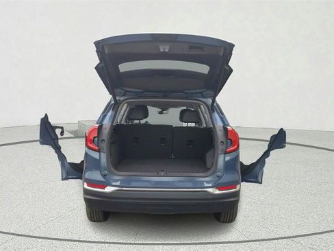 Used 2024 GMC Terrain SLT image 12