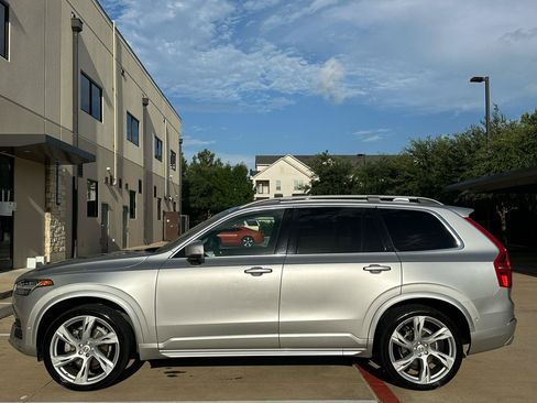 Used 2018 Volvo XC90 T6 Momentum w/ Convenience Package AWD/4WD image 2