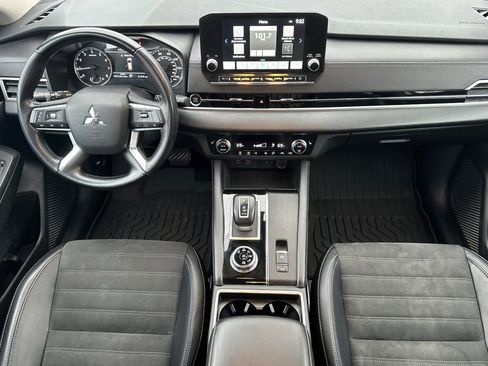 Used 2024 Mitsubishi Outlander SE image 16