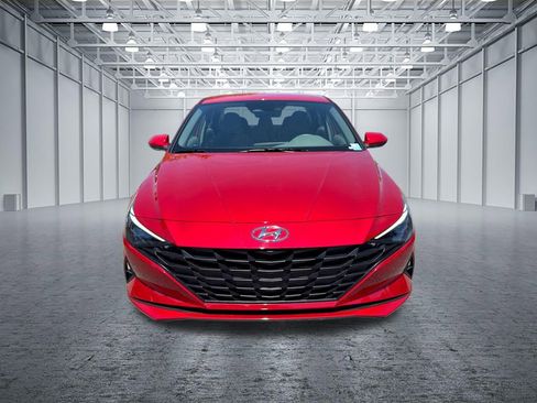 Used 2023 Hyundai Elantra SEL w/ Cargo Package FWD image 2