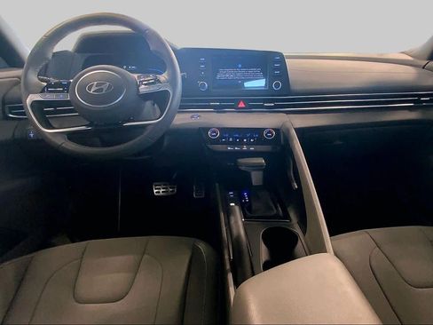 Used 2025 Hyundai Elantra Sport FWD image 15