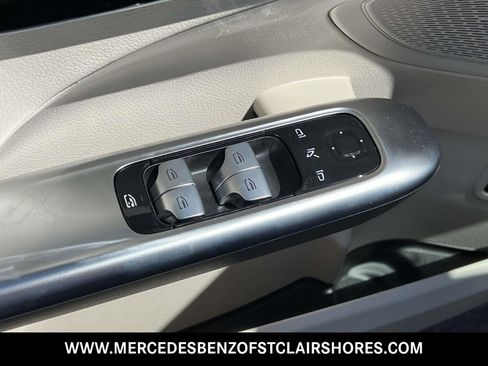 Used 2025 Mercedes-Benz C 300 4MATIC Sedan image 23