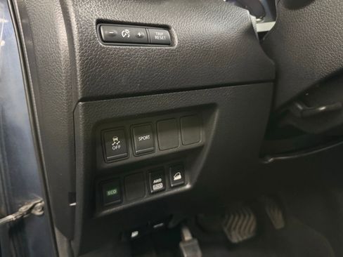 Used 2015 Nissan Rogue S image 23