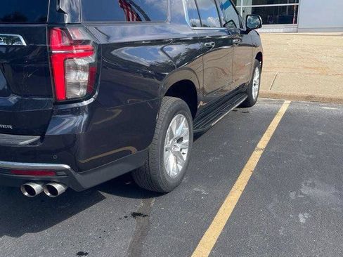 Used 2023 Chevrolet Suburban Premier AWD/4WD image 3