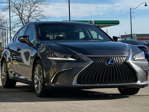 Used 2019 Lexus ES 300h w/ Luxury Package image 14