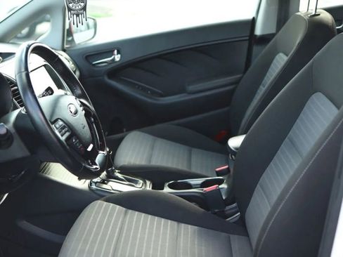 Used 2017 Kia Forte S w/ S Technology Package image 31