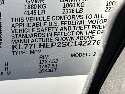 Used 2025 Chevrolet Trax LT image 32