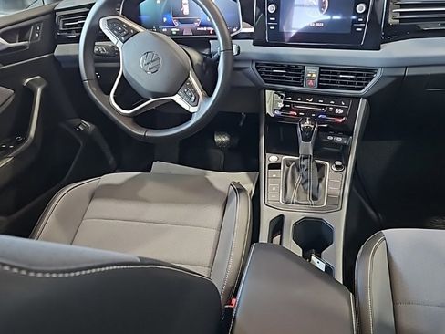 Used 2025 Volkswagen Jetta SE image 24