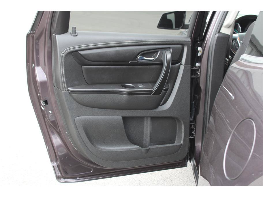 Used 2015 Chevrolet Traverse LT w/ Style and Technology Package FWD image 11