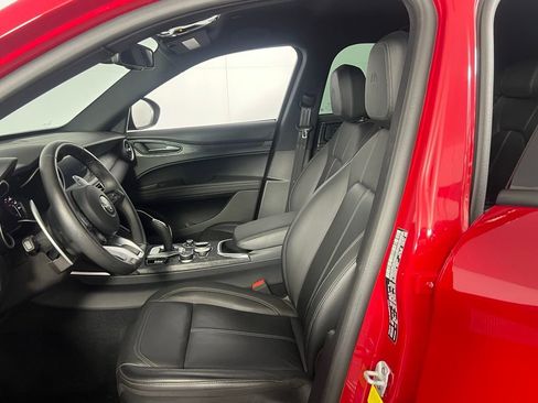 Used 2023 Alfa Romeo Stelvio Sprint image 22