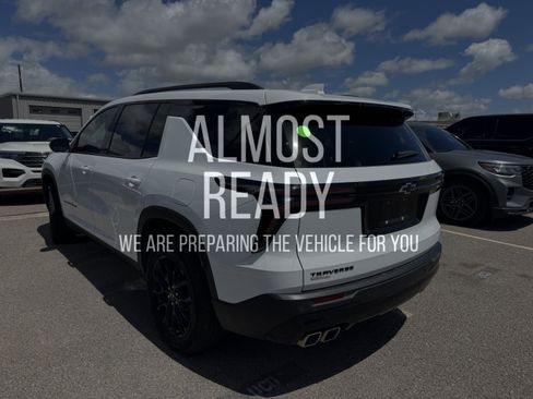 Used 2025 Chevrolet Traverse LT w/ Midnight/Sport Edition FWD image 3
