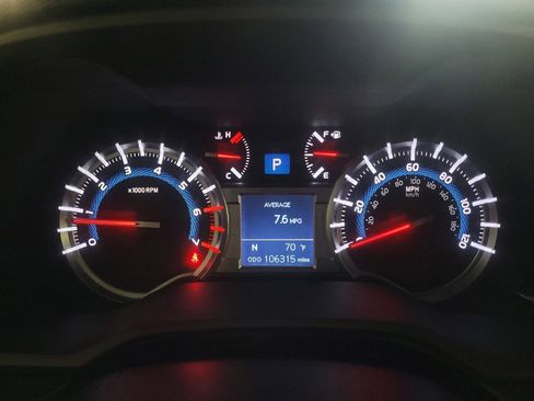Used 2018 Toyota 4Runner SR5 RWD image 23
