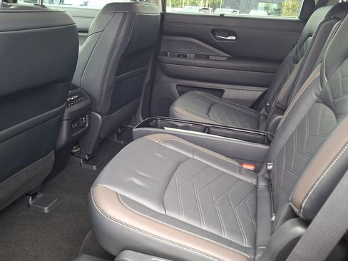 Used 2023 Nissan Pathfinder Platinum AWD/4WD image 20