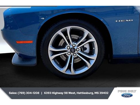 Used 2022 Dodge Challenger R/T RWD image 7