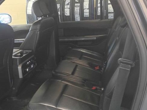 Used 2020 Ford Expedition XLT w/ Equipment Group 202A image 11