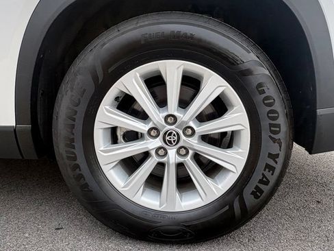 Used 2025 Toyota Grand Highlander AWD image 11