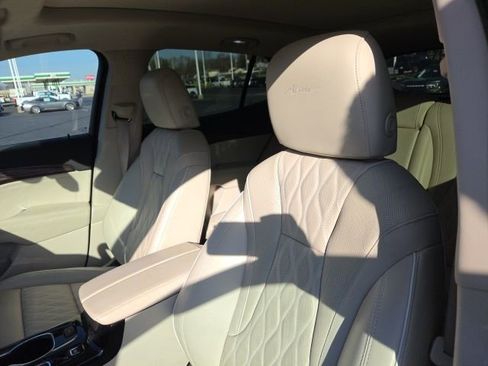 Used 2023 Buick Envision Avenir image 3