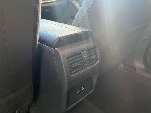 Used 2025 Nissan Rogue SV image 24