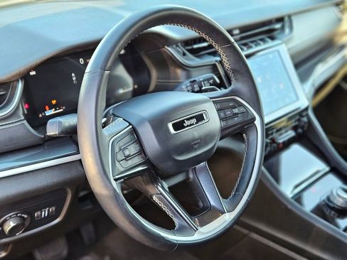 Used 2021 Jeep Grand Cherokee L Laredo image 11