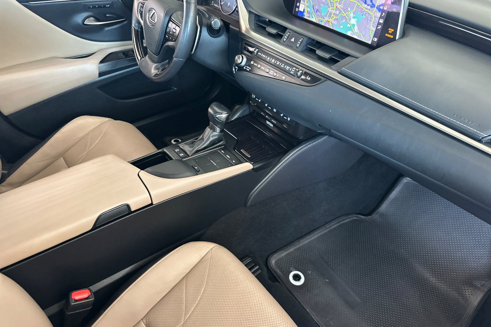 Used 2021 Lexus ES 300h w/ Accessory Package FWD image 12