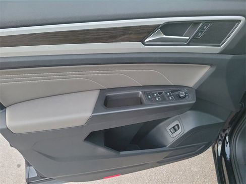 Certified 2023 Volkswagen Atlas SE w/ Black Wheel Package image 14