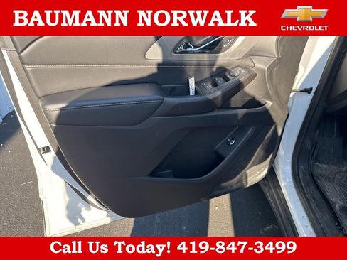 Used 2021 Chevrolet Traverse LT FWD image 21