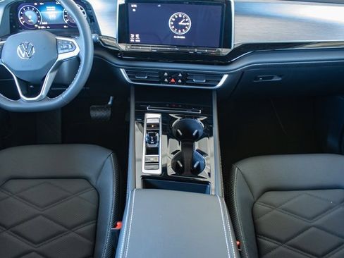 Used 2024 Volkswagen Atlas Cross Sport SE image 35