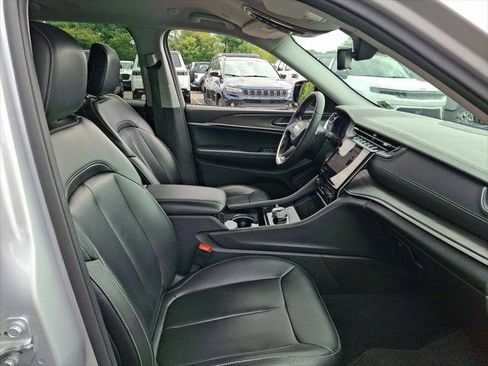 Certified 2023 Jeep Grand Cherokee L Limited AWD/4WD image 12