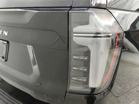 New 2026 Chevrolet Suburban High Country AWD/4WD image 15
