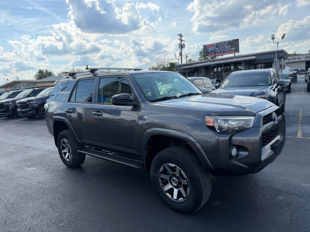 Used 2017 Toyota 4Runner SR5 AWD/4WD image 2