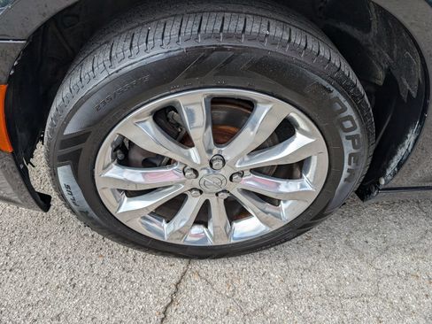 Used 2019 Chrysler 300 Limited AWD/4WD image 27