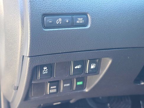 Used 2018 Nissan Rogue SV AWD/4WD image 24