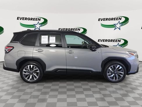 Used 2025 Subaru Forester Touring AWD/4WD image 4