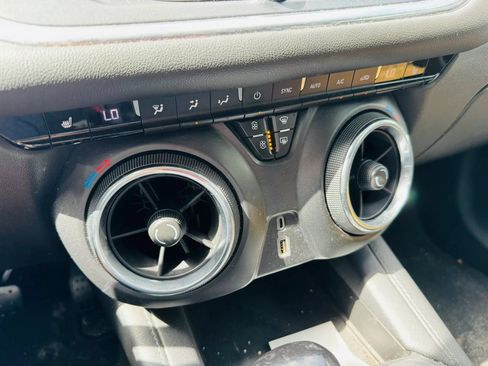 Used 2019 Chevrolet Blazer LT FWD image 15